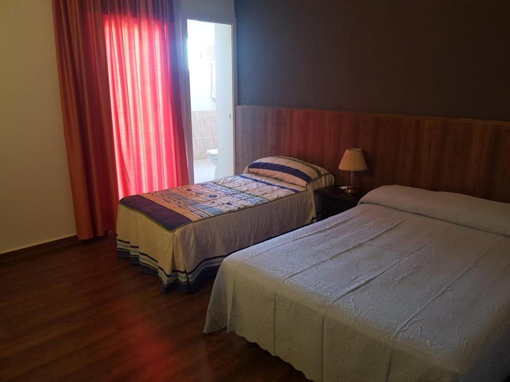 Booking.com: Hostal o pensión El Desembarco , El Ronquillo ...