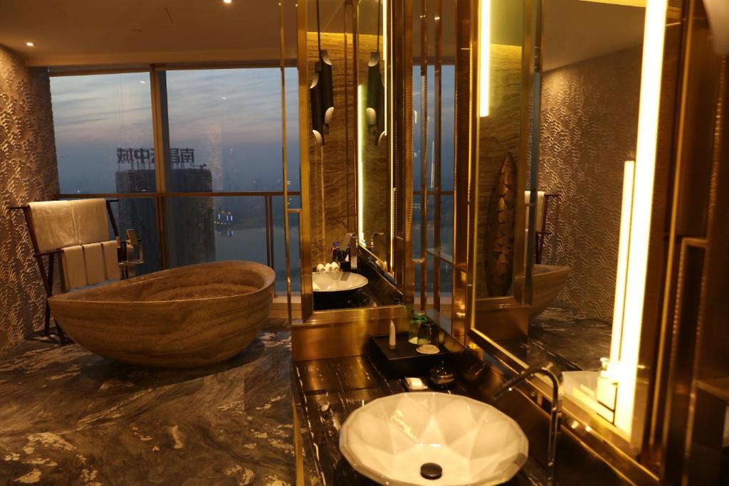 HUALUXE Hotels & Resorts Nanchang High-Tech Zone - Suite Presidencial Con Dos Camas King