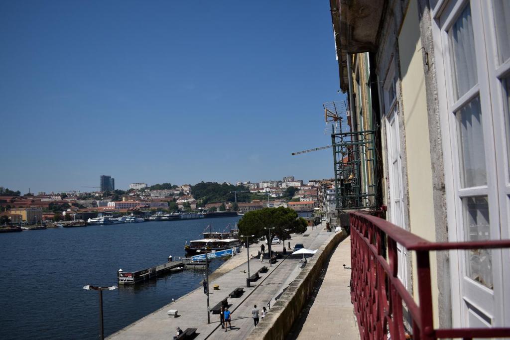 Gallery image of Muralha da Barca Apartamentos RNAL nº13939 Al,5848 Al, 6419 AL-Chamada para a rede móvel nacional in Porto