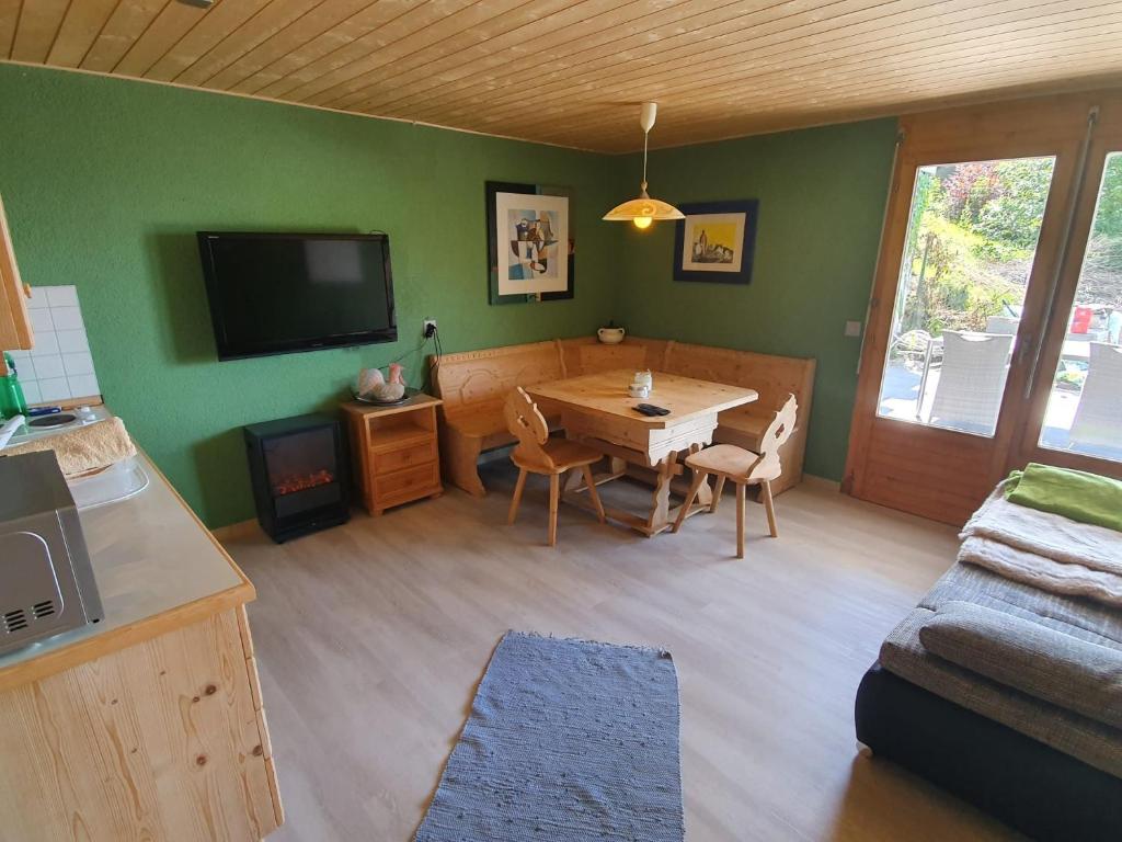 Televiisor ja/või meelelahutuskeskus majutusasutuses Appartement Seelewärmerli - Balsam für Ihre Seele