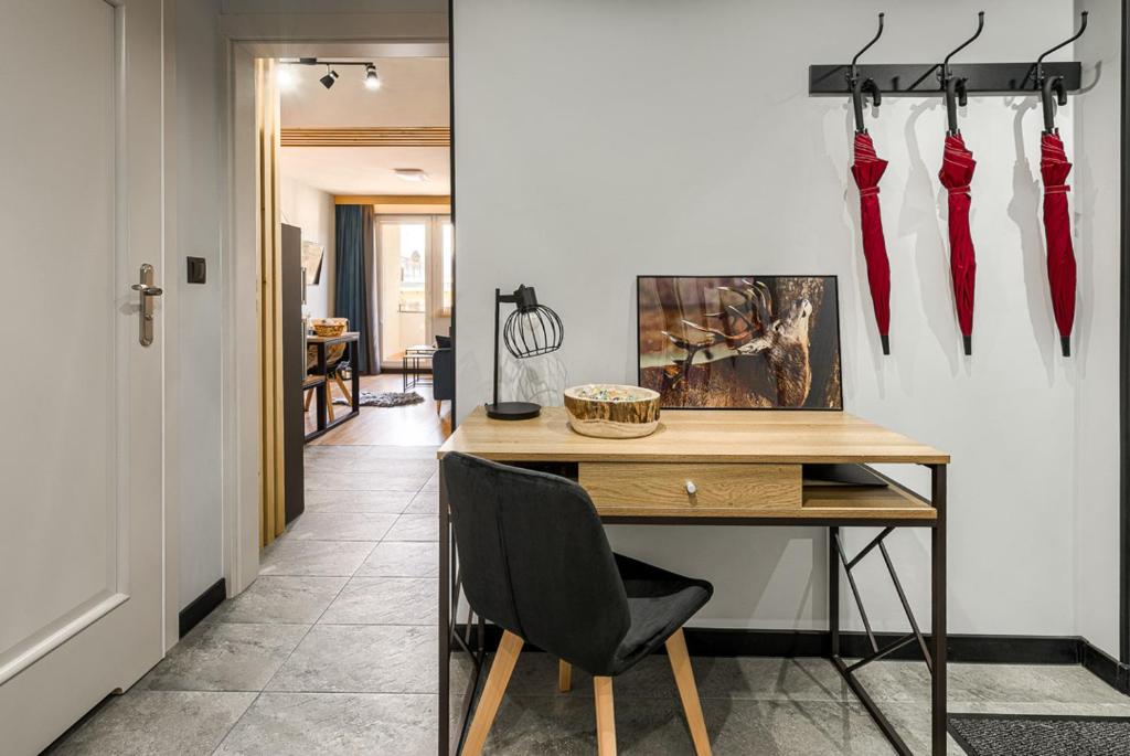 Televízia a/alebo spoločenská miestnosť v ubytovaní Apartament Alicja, ścisłe centrum, Orkana 3