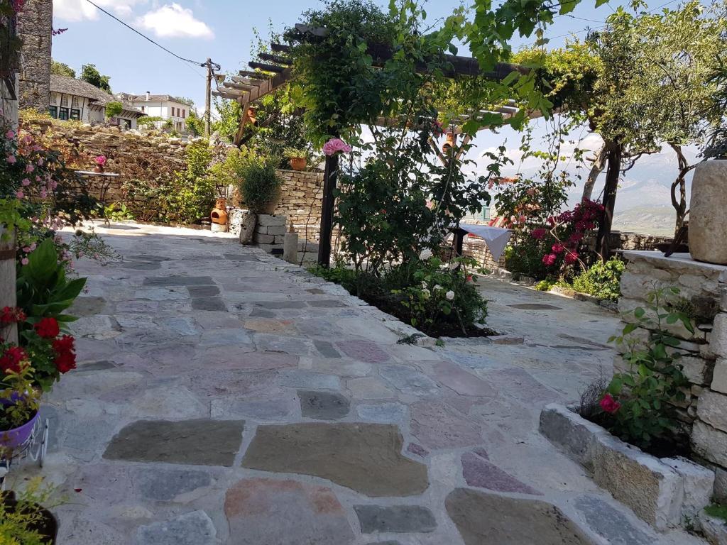 Jardín al aire libre en Konaku Guest house