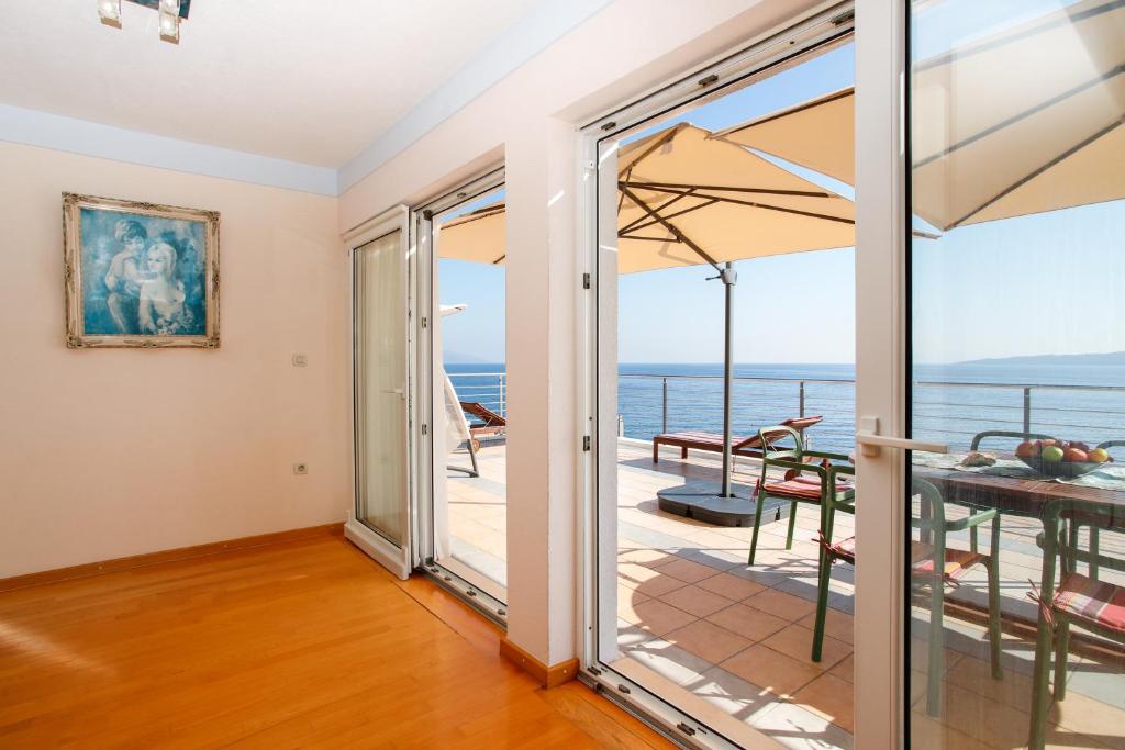 a home with a view of the ocean at Villa Plaža in Zavala