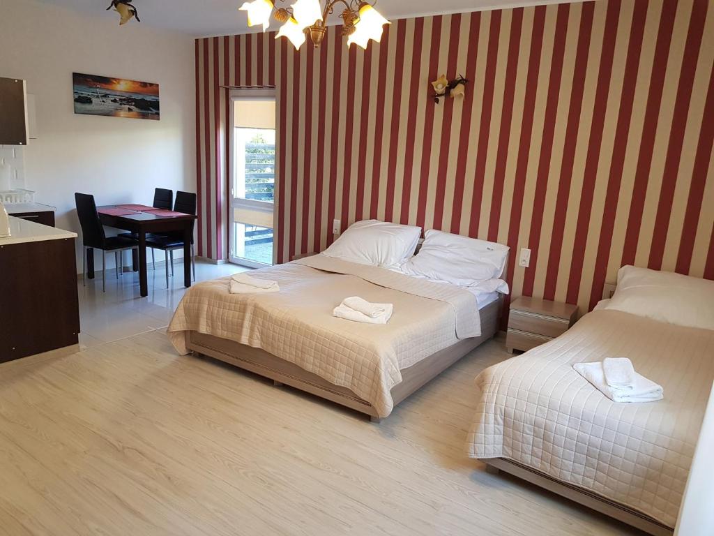 Apartamenty Maja -Pokoje - Domy wakacyjne -Basen Podgrzewany -Jacuzzi - Apartamento Con Terraza