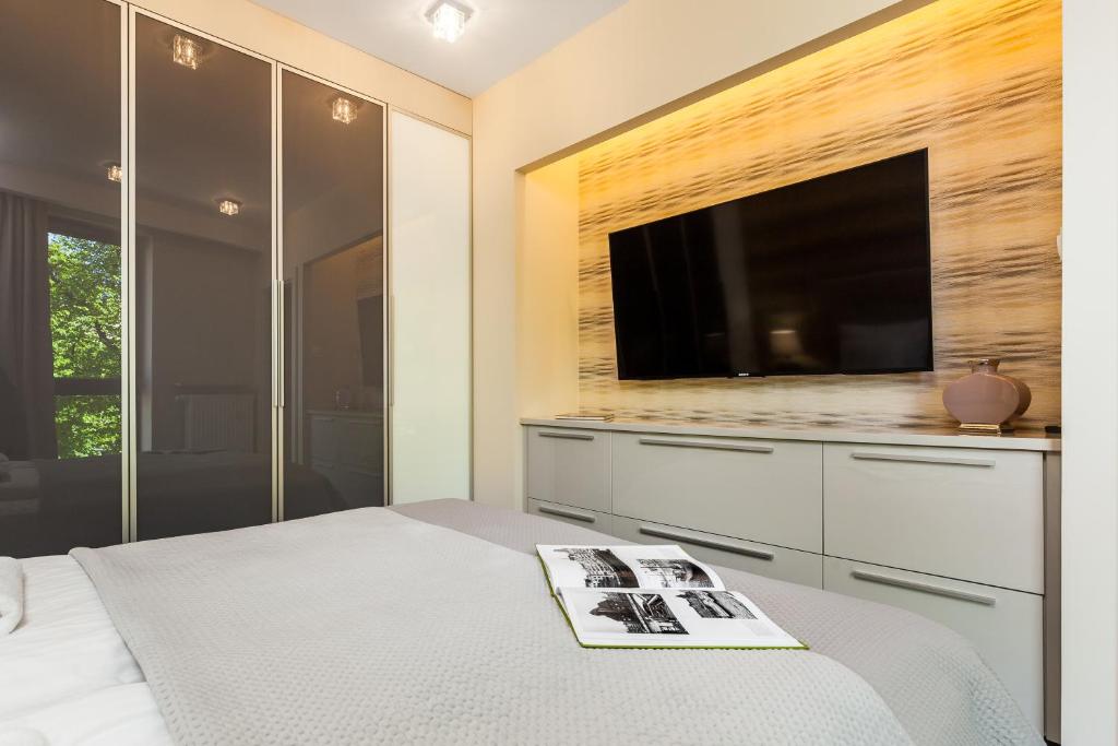 Televízia a/alebo spoločenská miestnosť v ubytovaní Happy Stay OldNova Deluxe Apartment 335