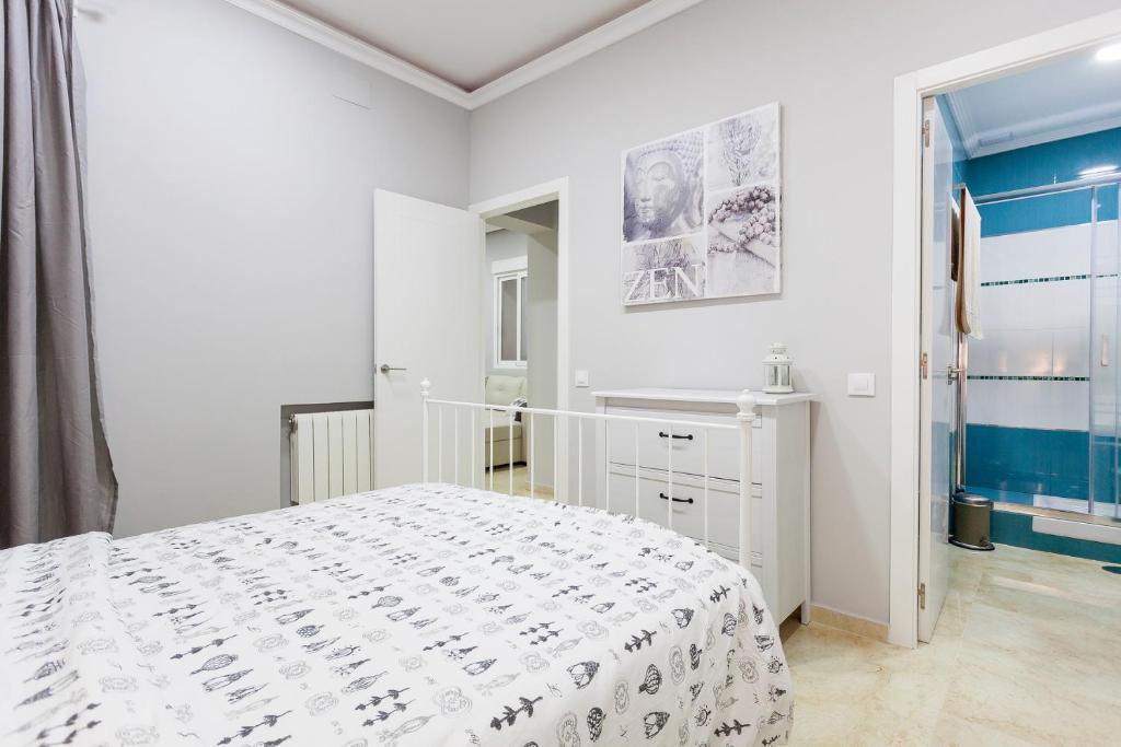 A bathroom at Boutique Apartments in the Heart of Madrid