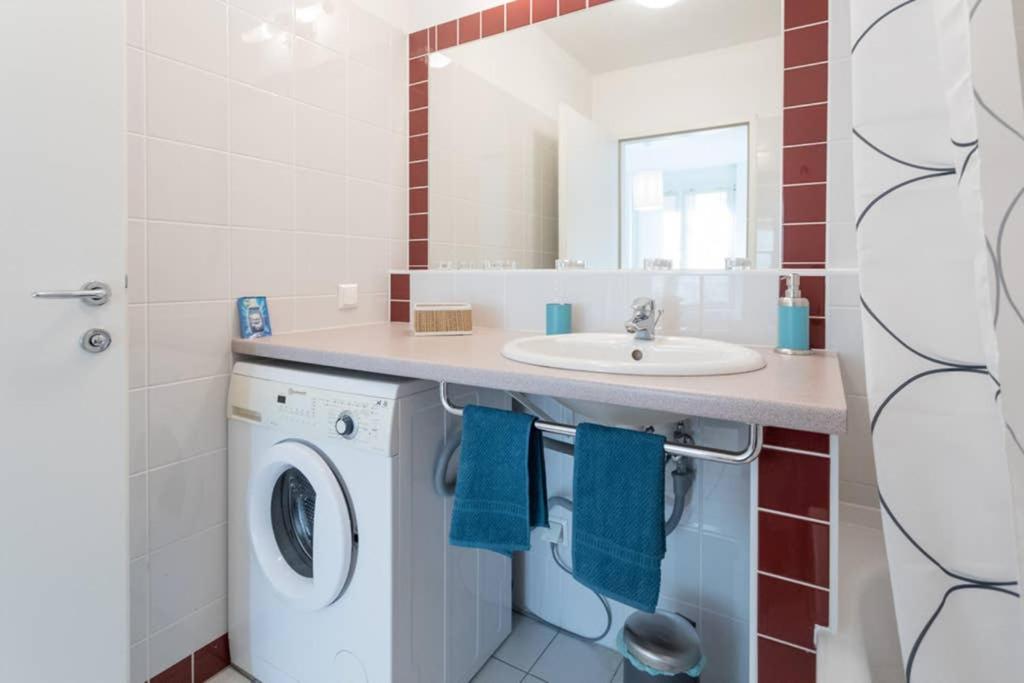 Kúpeľňa v ubytovaní Bright Apartment in Hip & High Quality Neighborhood