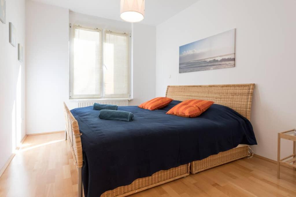 Posteľ alebo postele v izbe v ubytovaní Bright Apartment in Hip & High Quality Neighborhood