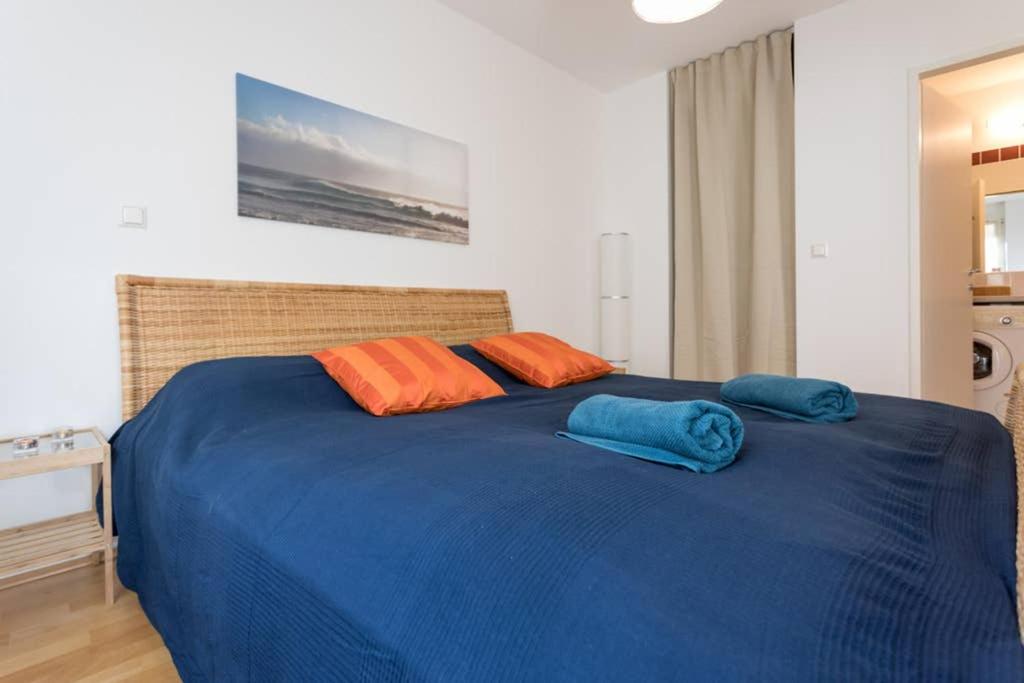 Posteľ alebo postele v izbe v ubytovaní Bright Apartment in Hip & High Quality Neighborhood