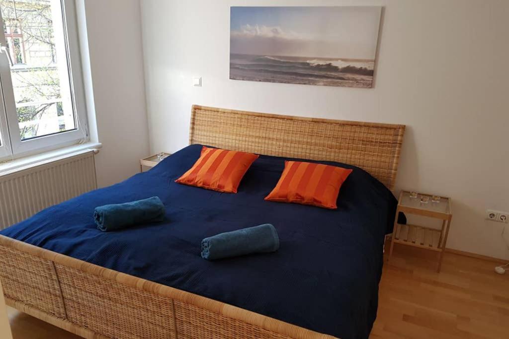 Posteľ alebo postele v izbe v ubytovaní Bright Apartment in Hip & High Quality Neighborhood