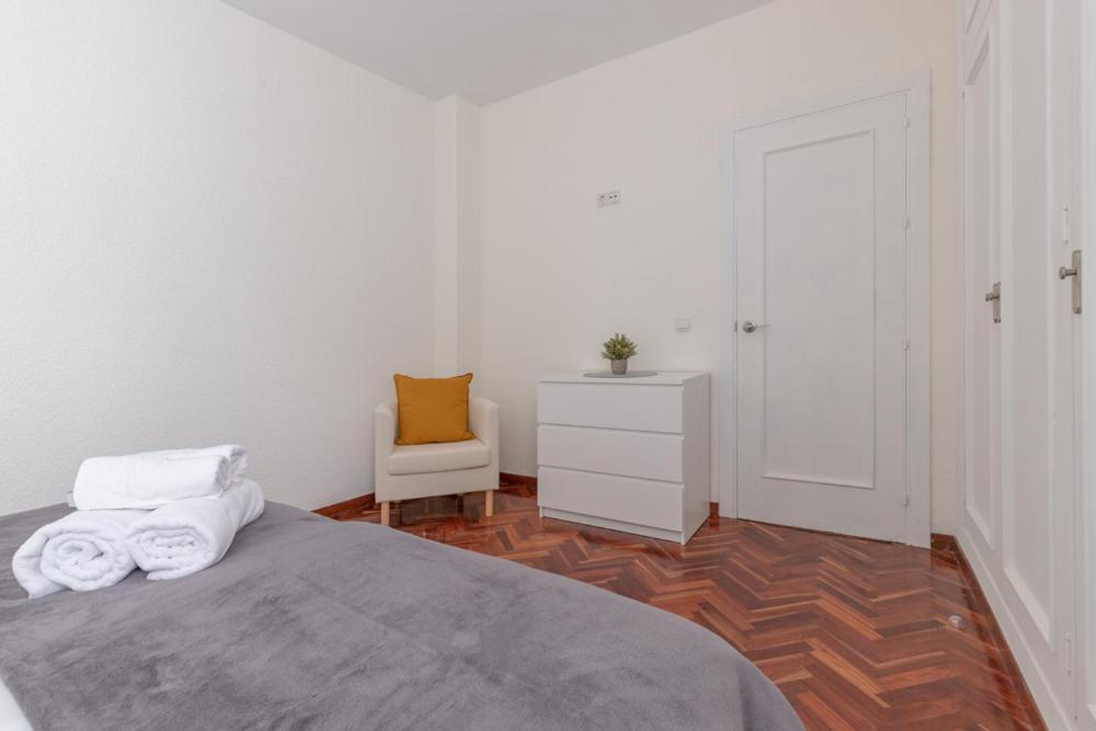Posteľ alebo postele v izbe v ubytovaní Duplex Tejon & private terrace by ELE Apartments