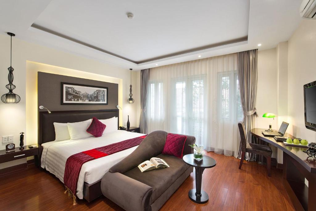 Postel nebo postele na pokoji v ubytování Hanoian Central Hotel & Spa