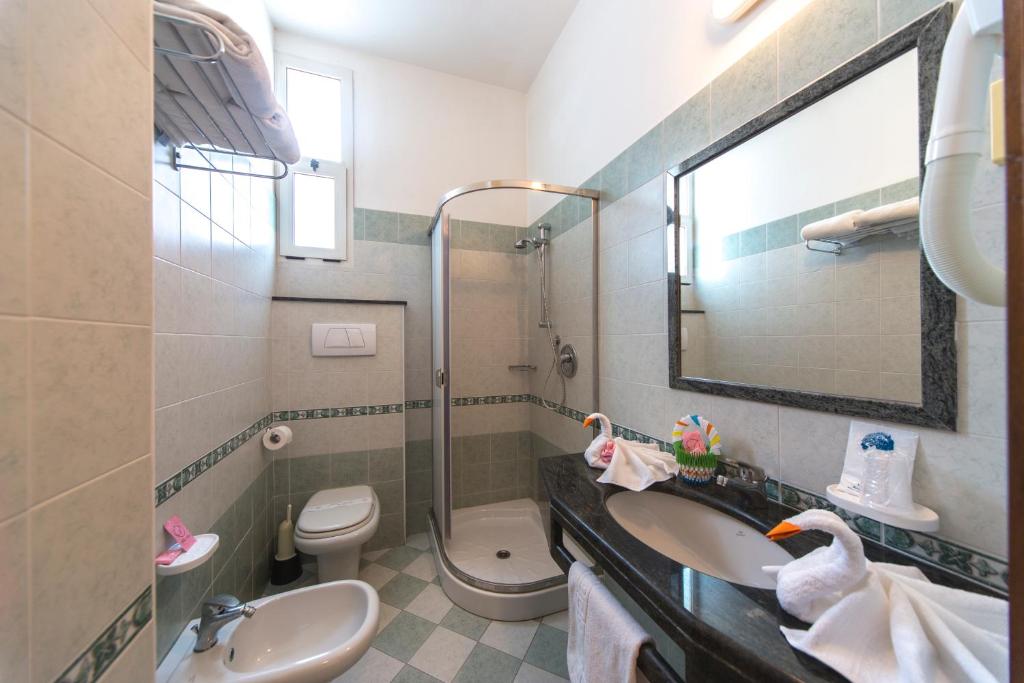 Koupelna v ubytování Hotel Astoria