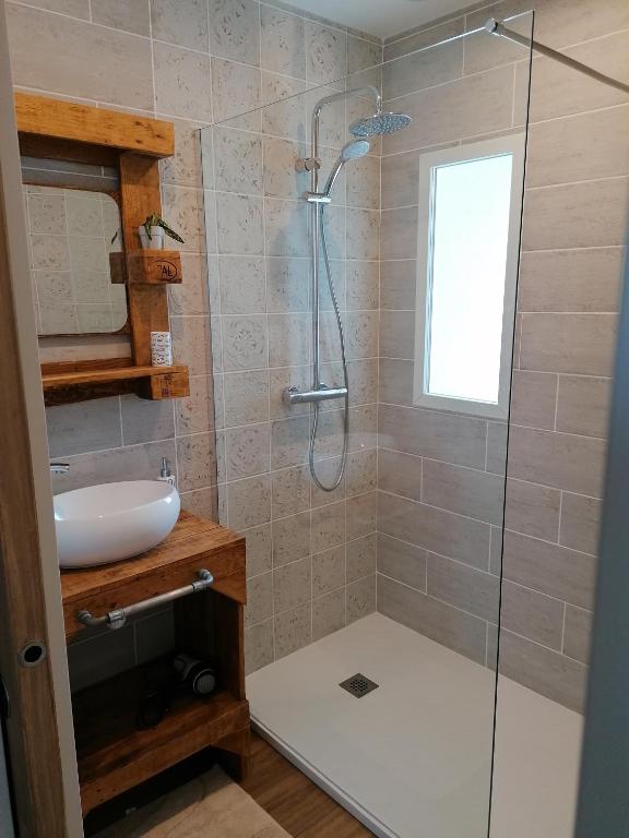 Koupelna v ubytování Chambre Studio Les Deux Vagues