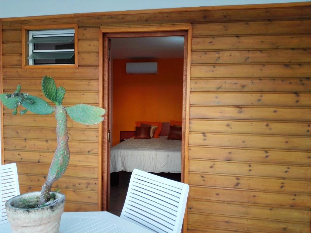 Gallery image of Appartement de 2 chambres avec piscine partagee jardin amenage et wifi a Le Moule a 1 km de la plage in Le Moule