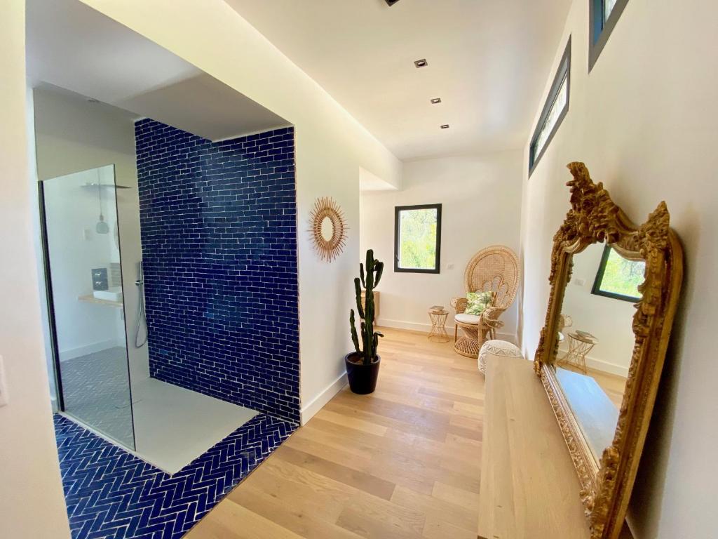 a bathroom with a glass shower and a mirror at Villas de standing avec magnifique vue mer et piscines privées, Sagone in Sagone