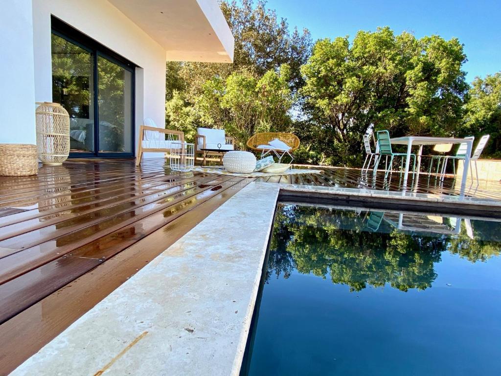 Bazén v ubytování Villas de standing avec magnifique vue mer et piscines privées, Sagone nebo v jeho okolí