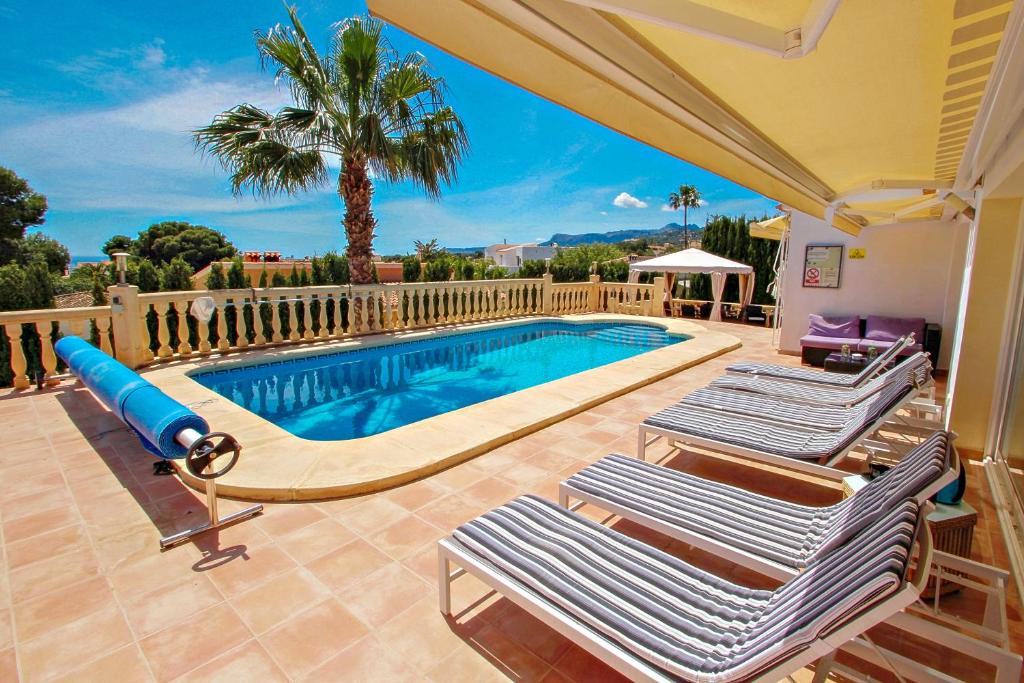 The swimming pool at or close to Michelle - sea view villa with private pool in Benissa