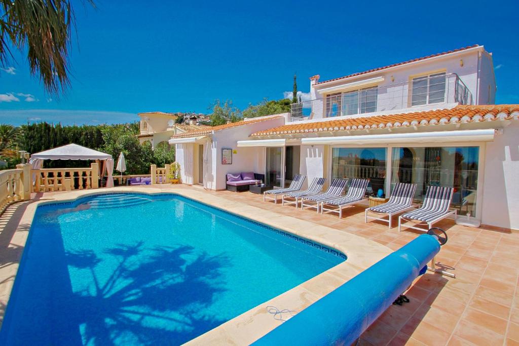 The swimming pool at or close to Michelle - sea view villa with private pool in Benissa