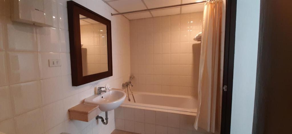 City Plaza Nana Hotel - Resim 37