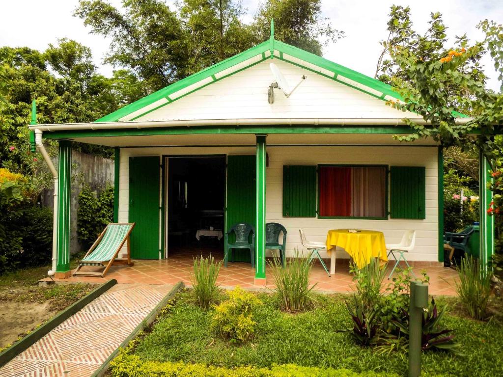 Gallery image of One bedroom house at Foulpointe Madagascar 10 m away from the beach with sea view enclosed garden and wifi in Foulpointe