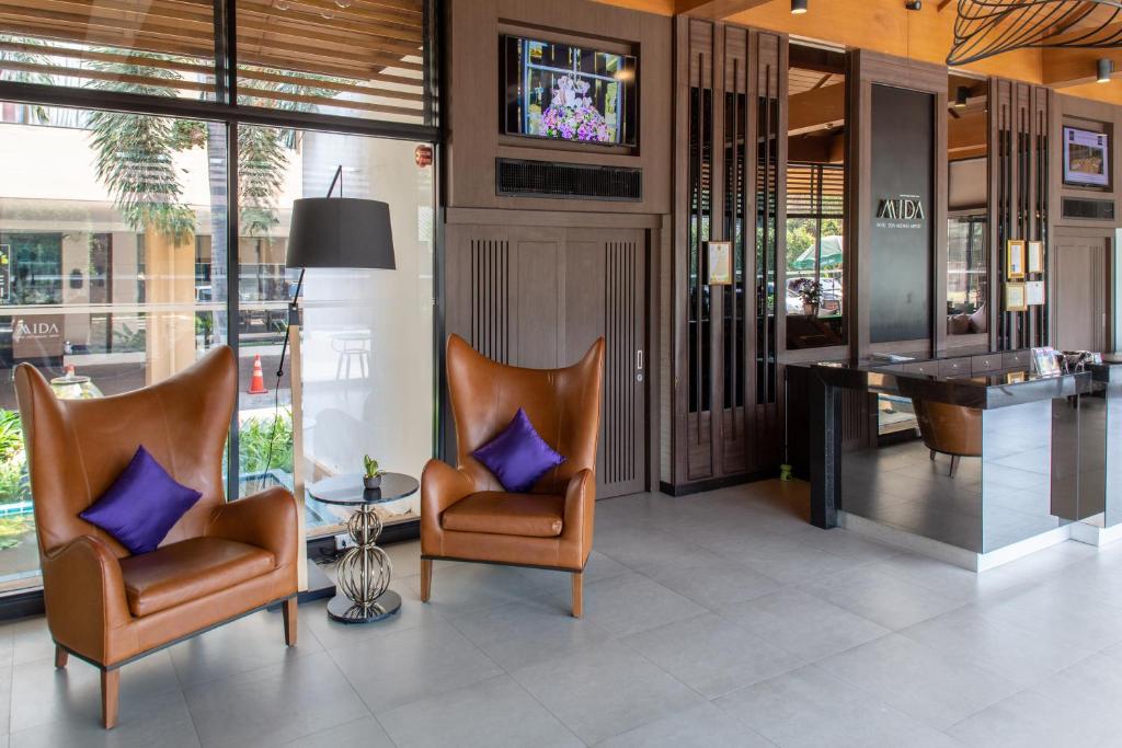 A compact lobby seating nook beside the reception desk.