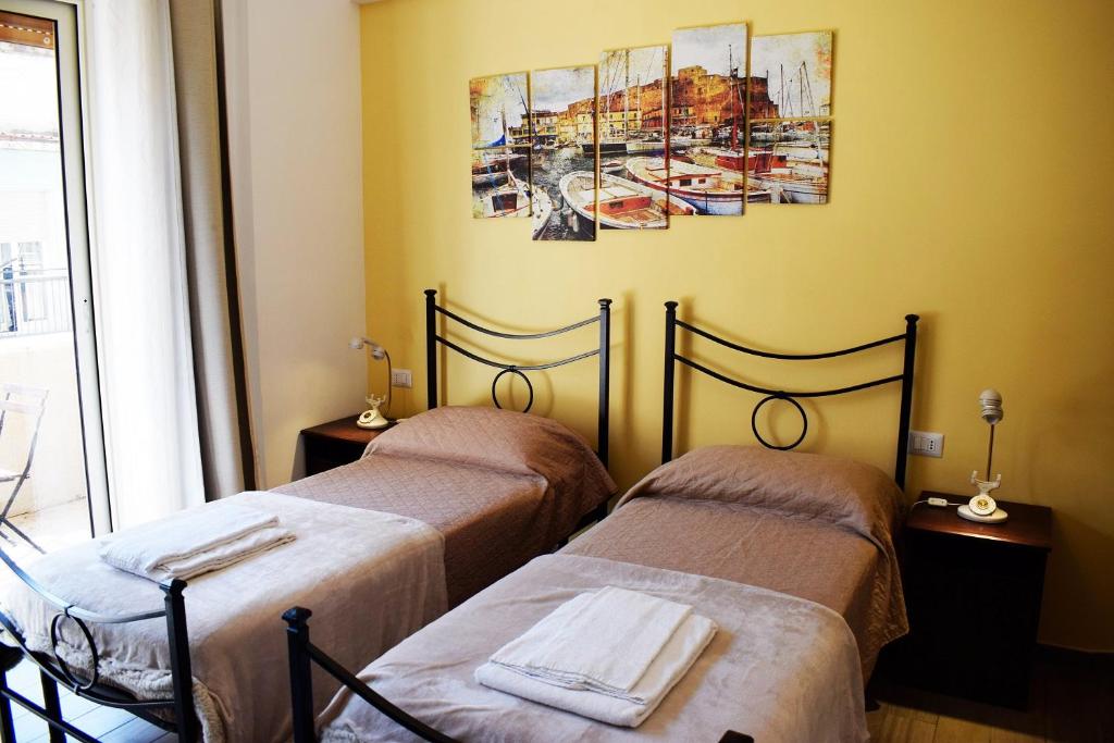 Neapolis Pie - Deluxe Double Or Twin Room With Balcony