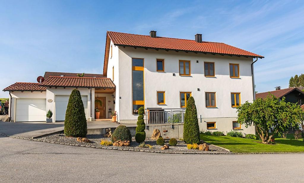 a large white house with a red roof at Ferienwohnung Lex in Bad Griesbach