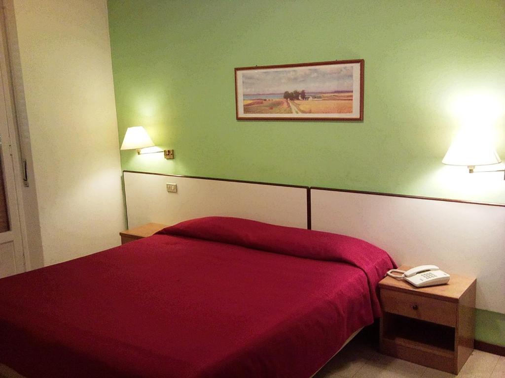 Tempat tidur dalam kamar di Hotel Bristol