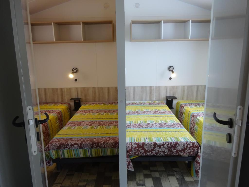 Postel nebo postele na pokoji v ubytování Camping Mozziconaccio