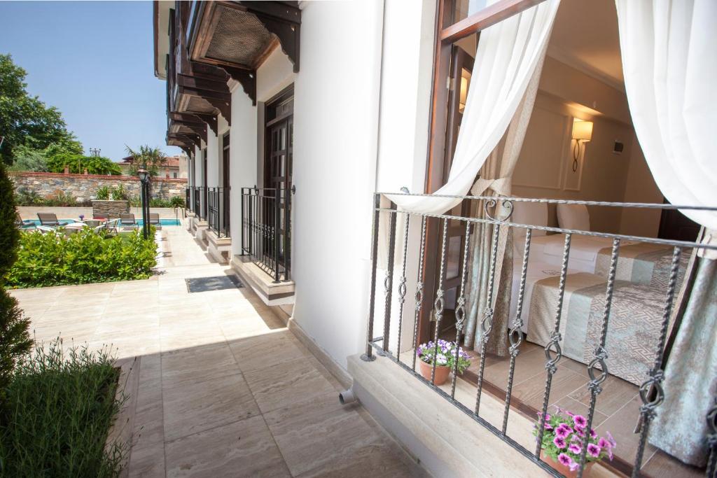 Livia Garden Hotel - 5