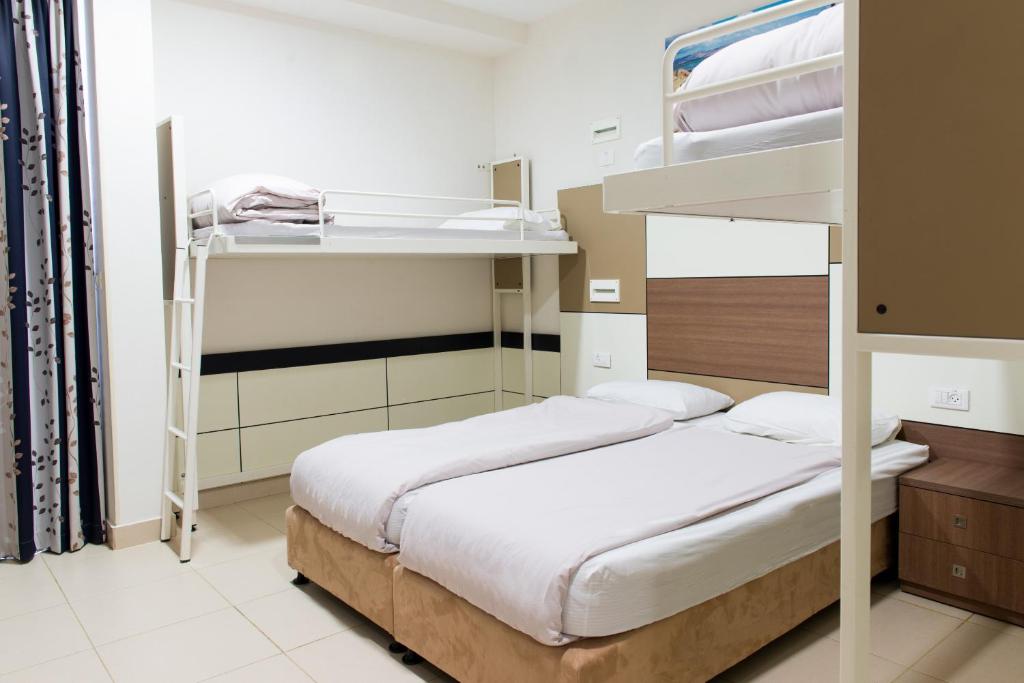 Postel nebo postele na pokoji v ubytování HI - Poriya Hostel