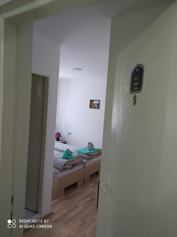 Postel nebo postele na pokoji v ubytování Guest House Vila Banjica