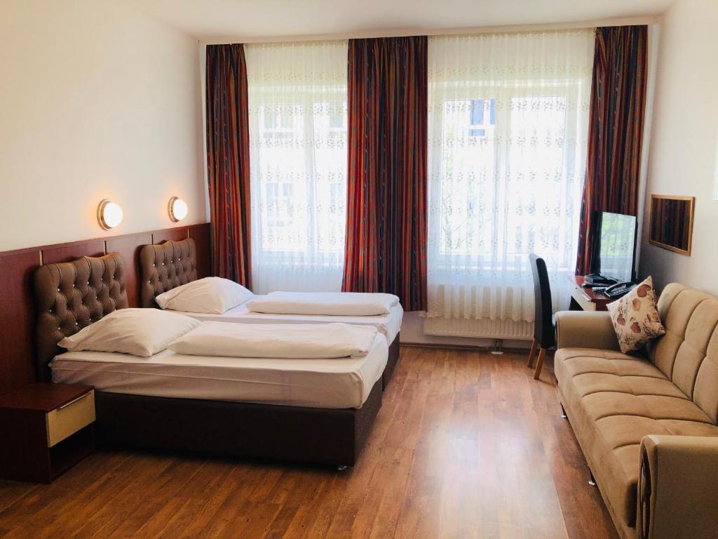 Postel nebo postele na pokoji v ubytování Hotel Verdi