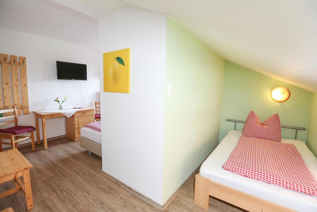 Pension Bergsee - Habitación Triple Con Balcón