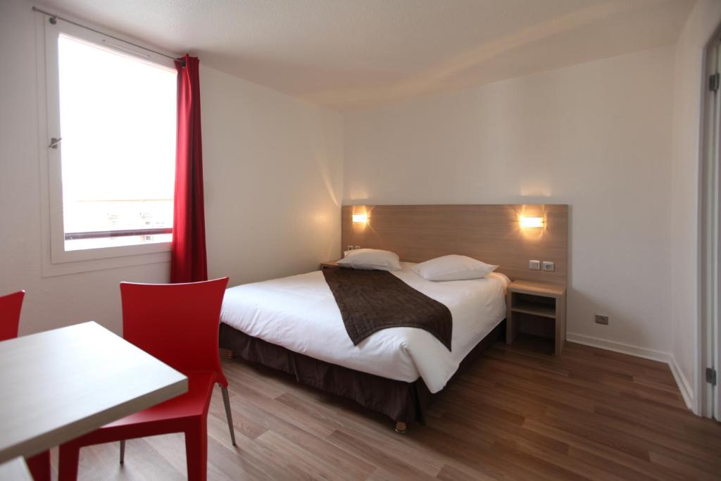 Postel nebo postele na pokoji v ubytování Geneva Residence