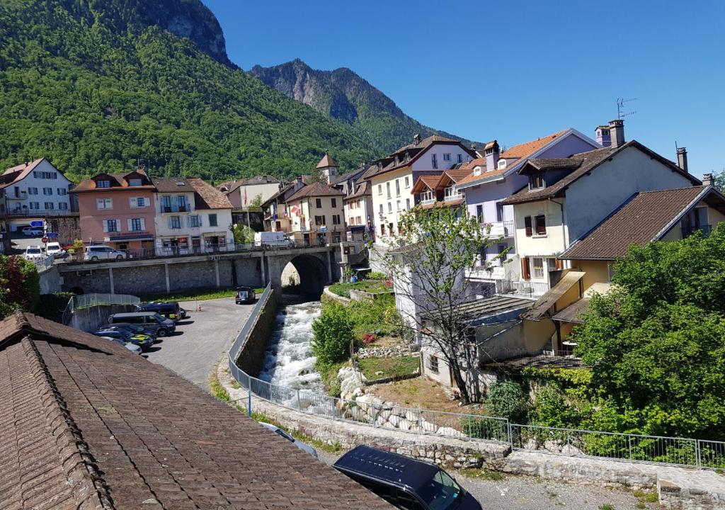 Nespecifikovaný výhled na hory nebo výhled na hory při pohledu z hotelu