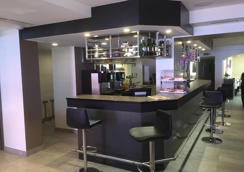 Lounge nebo bar v ubytování Hotel Le Rivage