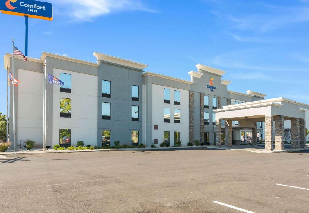 a rendering of a hotel with a parking lot at Comfort Inn Grove City - Columbus South in Grove City