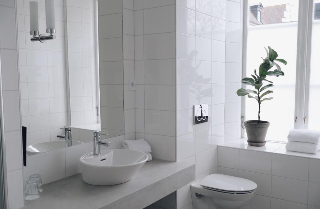 Koupelna v ubytování Kalk Hotel
