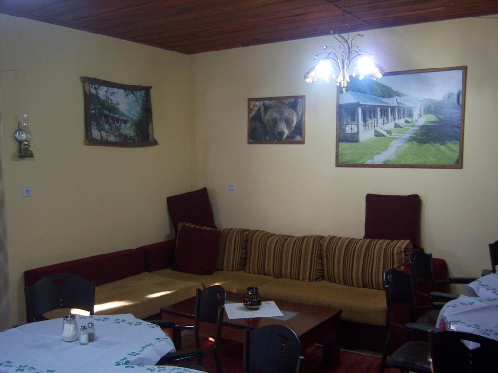 Posezení v ubytování Manis Hotel