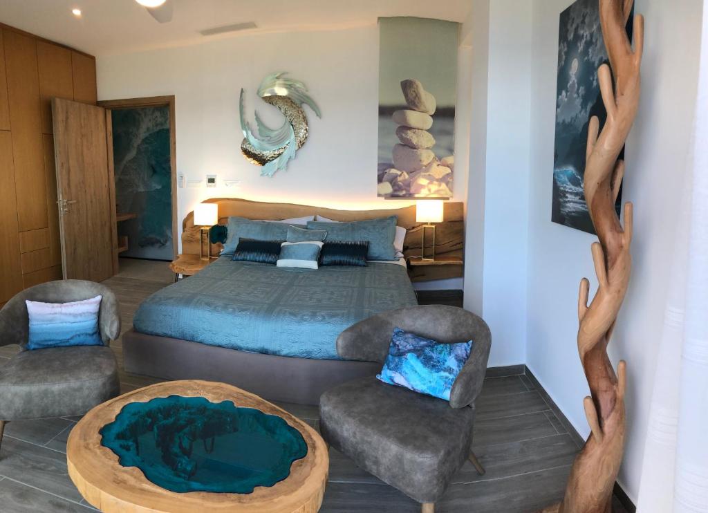 Posteľ alebo postele v izbe v ubytovaní Seafront Luxury Moonlight Villa in South East Crete with Breathtaking Views