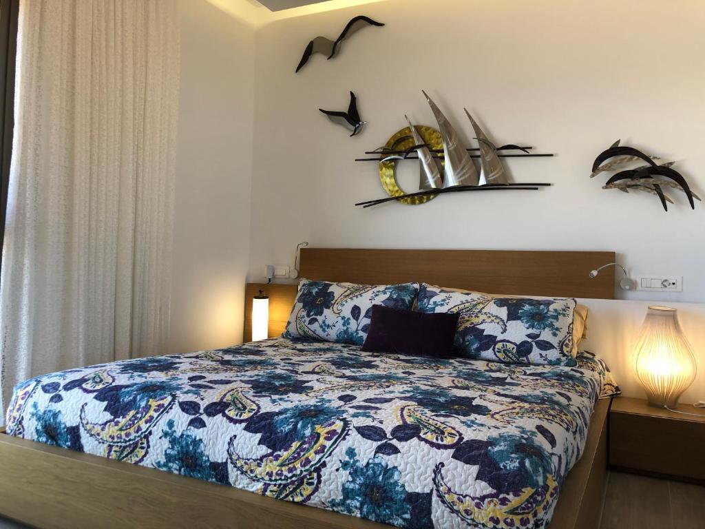 Posteľ alebo postele v izbe v ubytovaní Seafront Luxury Moonlight Villa in South East Crete with Breathtaking Views