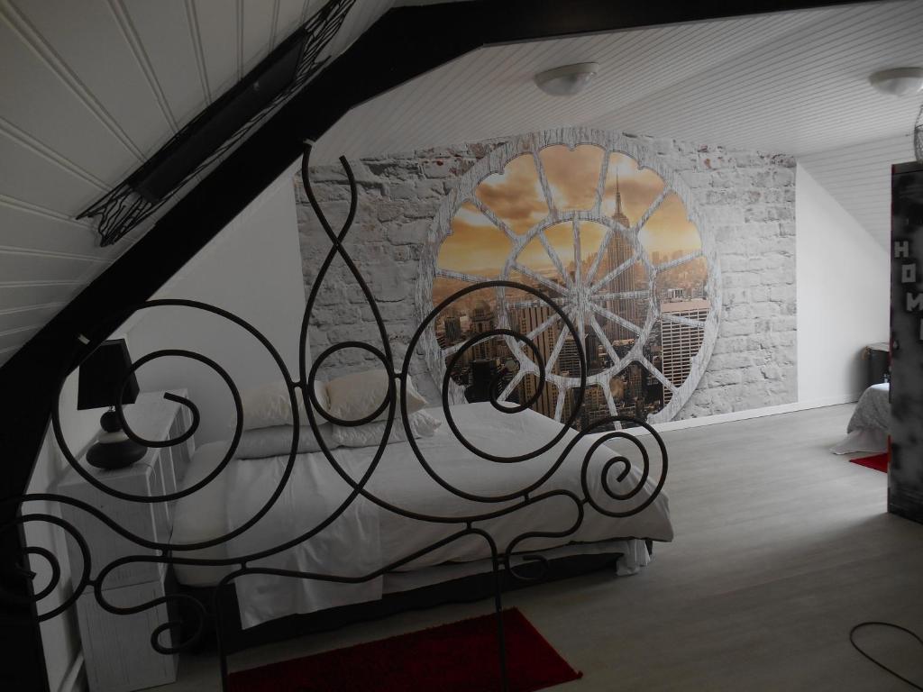 a staircase with a wrought iron railing in a room at Au Nid du Thil in Beauvais