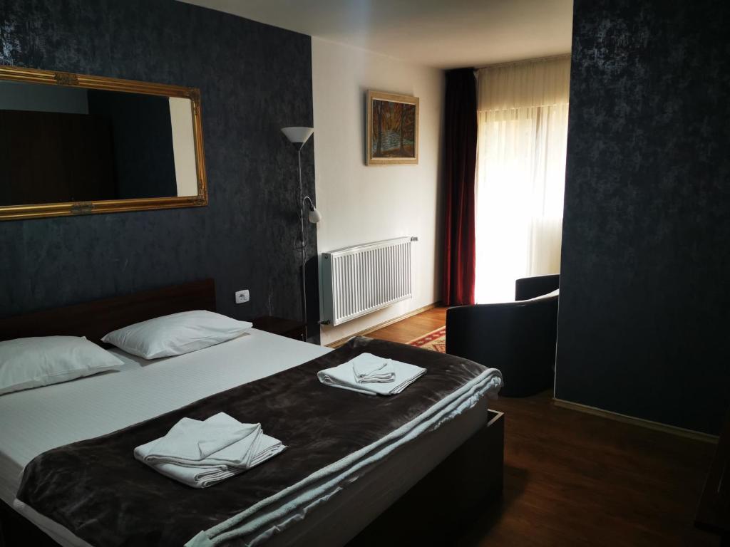 Rúm í herbergi á Casa de Vacanta Predeal