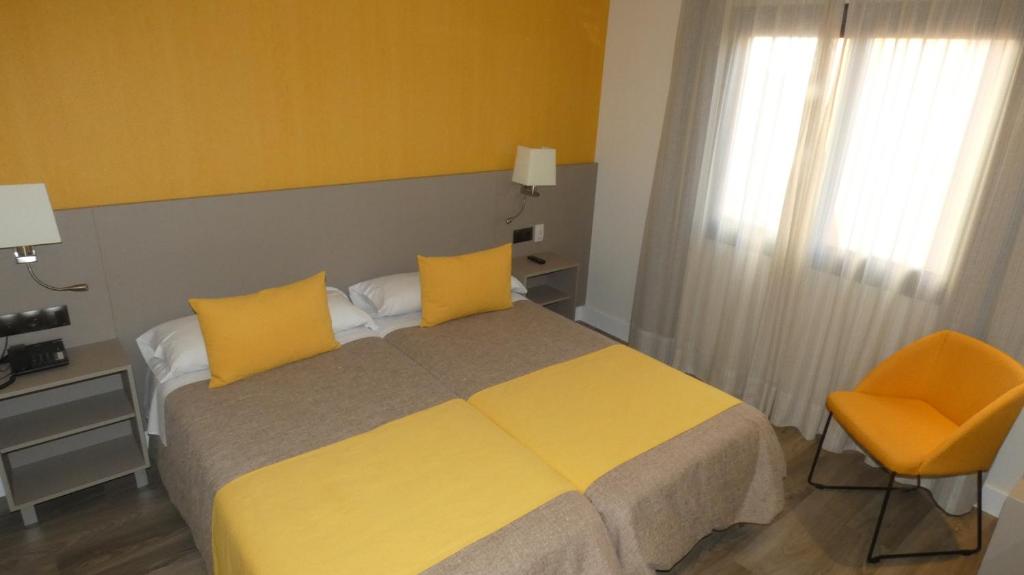 A bed or beds in a room at Hotel Zeus