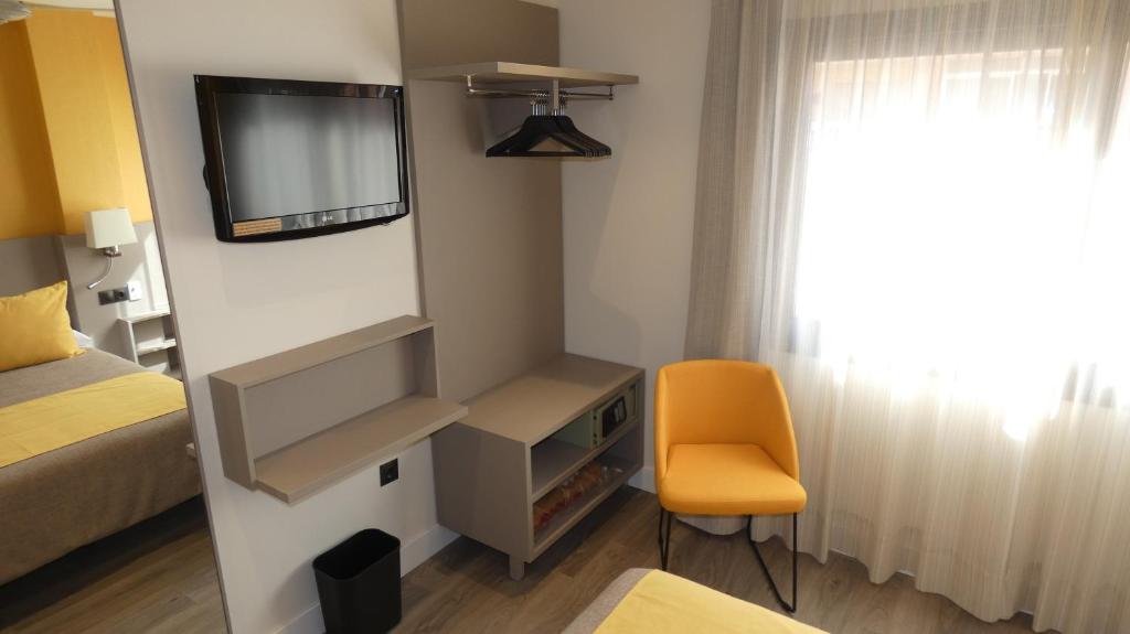 A television and/or entertainment centre at Hotel Zeus