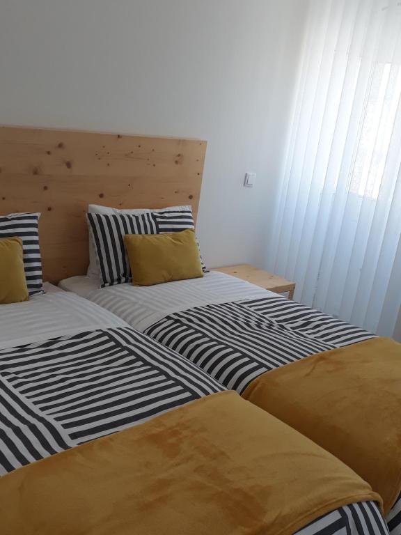 two beds sitting next to each other in a bedroom at Casa da Vila in Figueiró dos Vinhos