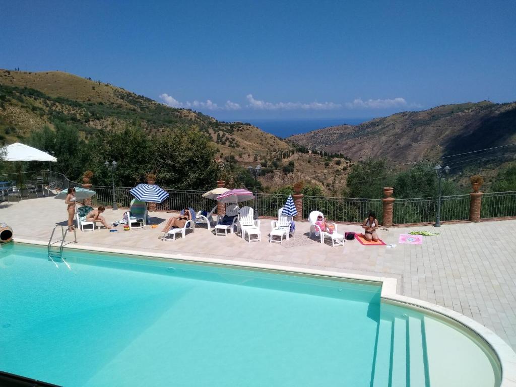 One bedroom appartement with sea view shared pool and enclosed garden at Reitano 5 km away from the beach - Housity