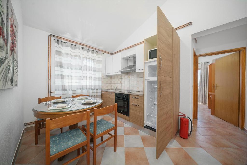 Kuchyň nebo kuchyňský kout v ubytování Apartments Markunović